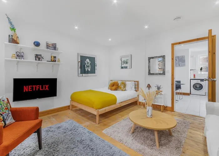 Studio Flat On London\'S Famous Brick Lane - Historic Location In The Heart Of London\'S East End