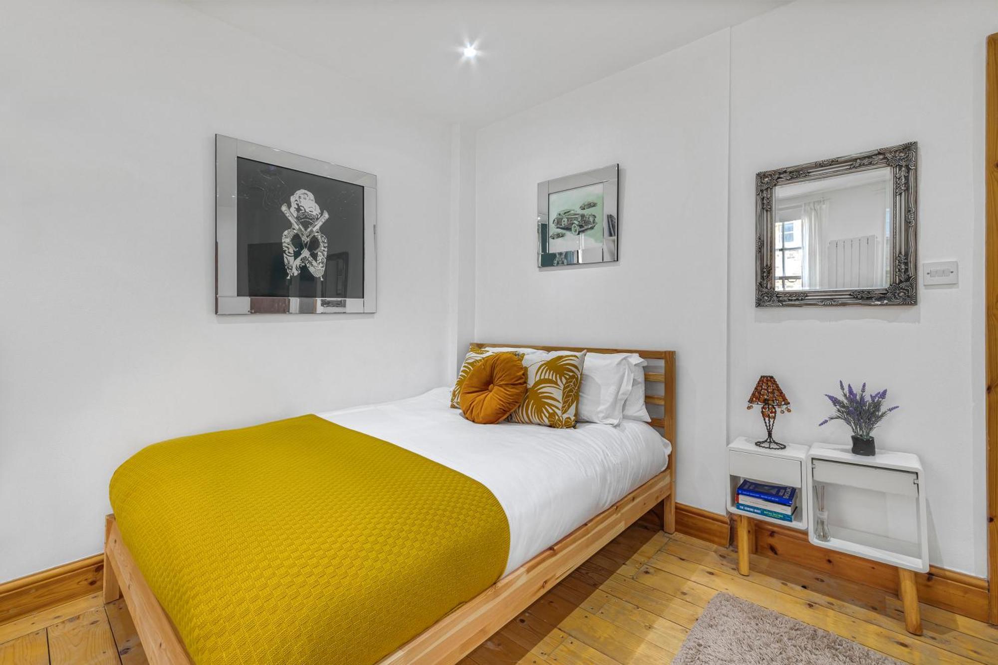 Flat On London's Famous Brick Lane - Historic Location In The Heart Of London's East End * Londra