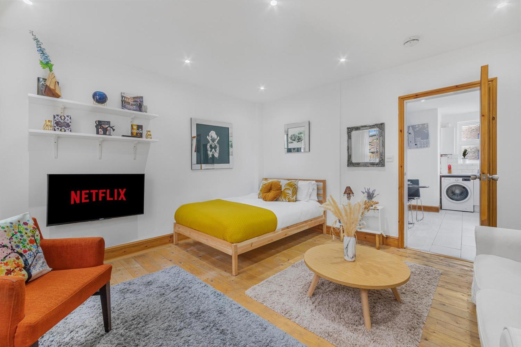 Flat On London's Famous Brick Lane - Historic Location In The Heart Of London's East End *